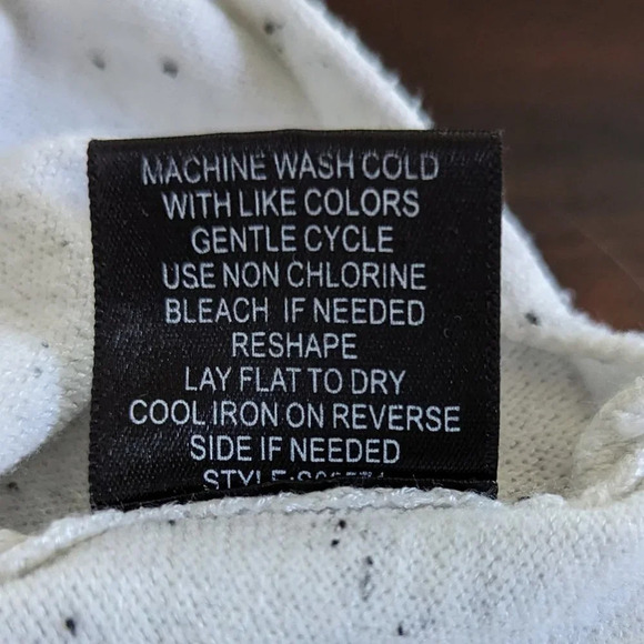 United States Sweater White/ Black dot V hem size Large - Picture 9 of 9